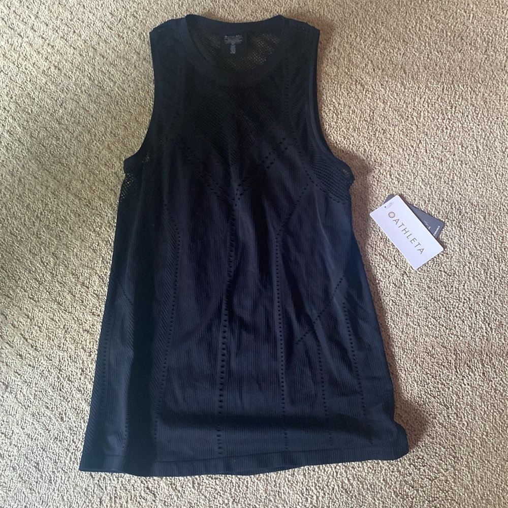 Cute, breathable Athleta top